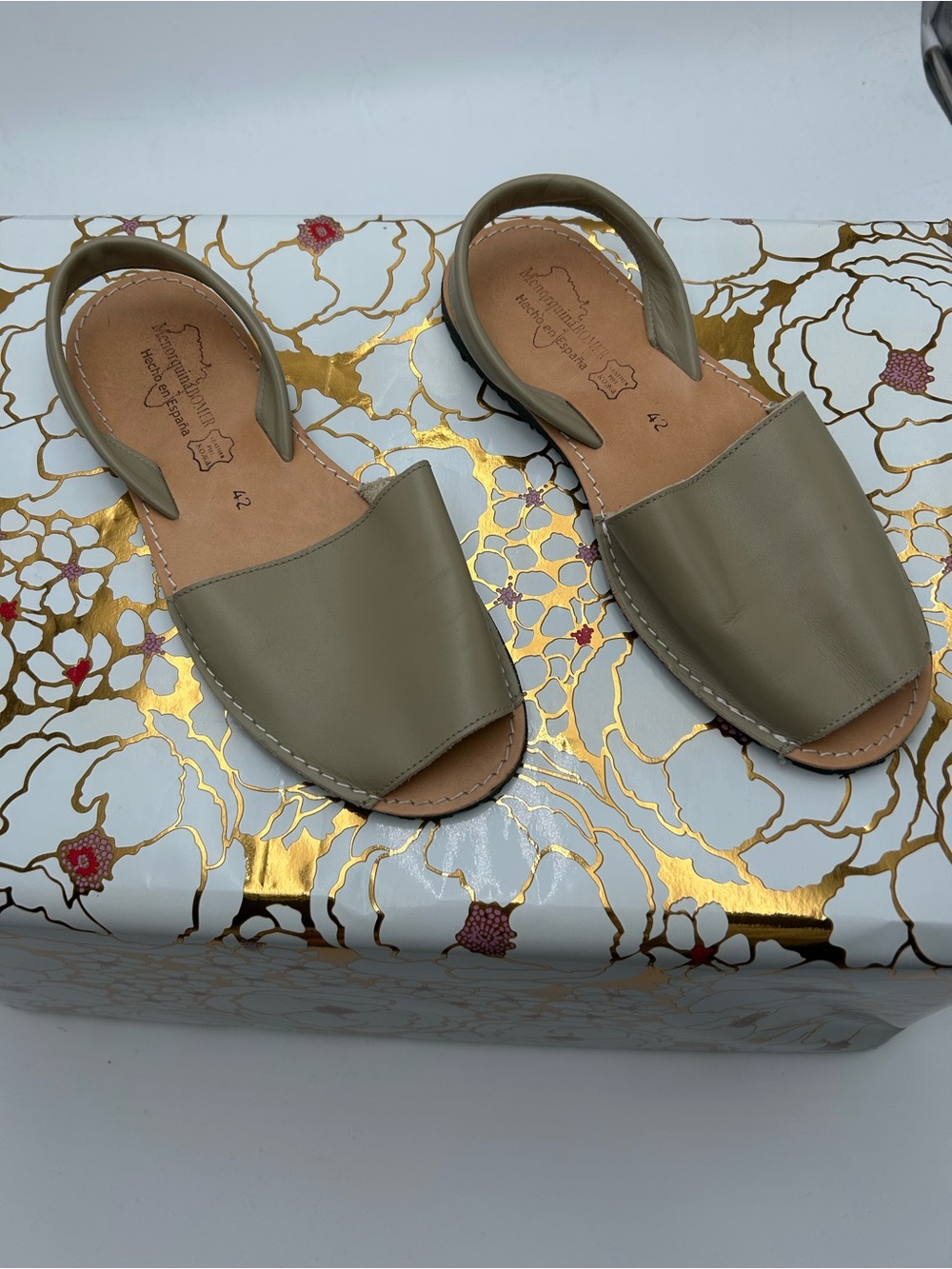 Mondoriver olive green leather sandals Women's size 42